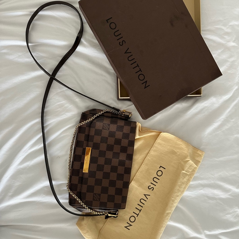 Louis Vuitton's Damier Ebene Canvas purse - Picture 12 of 13